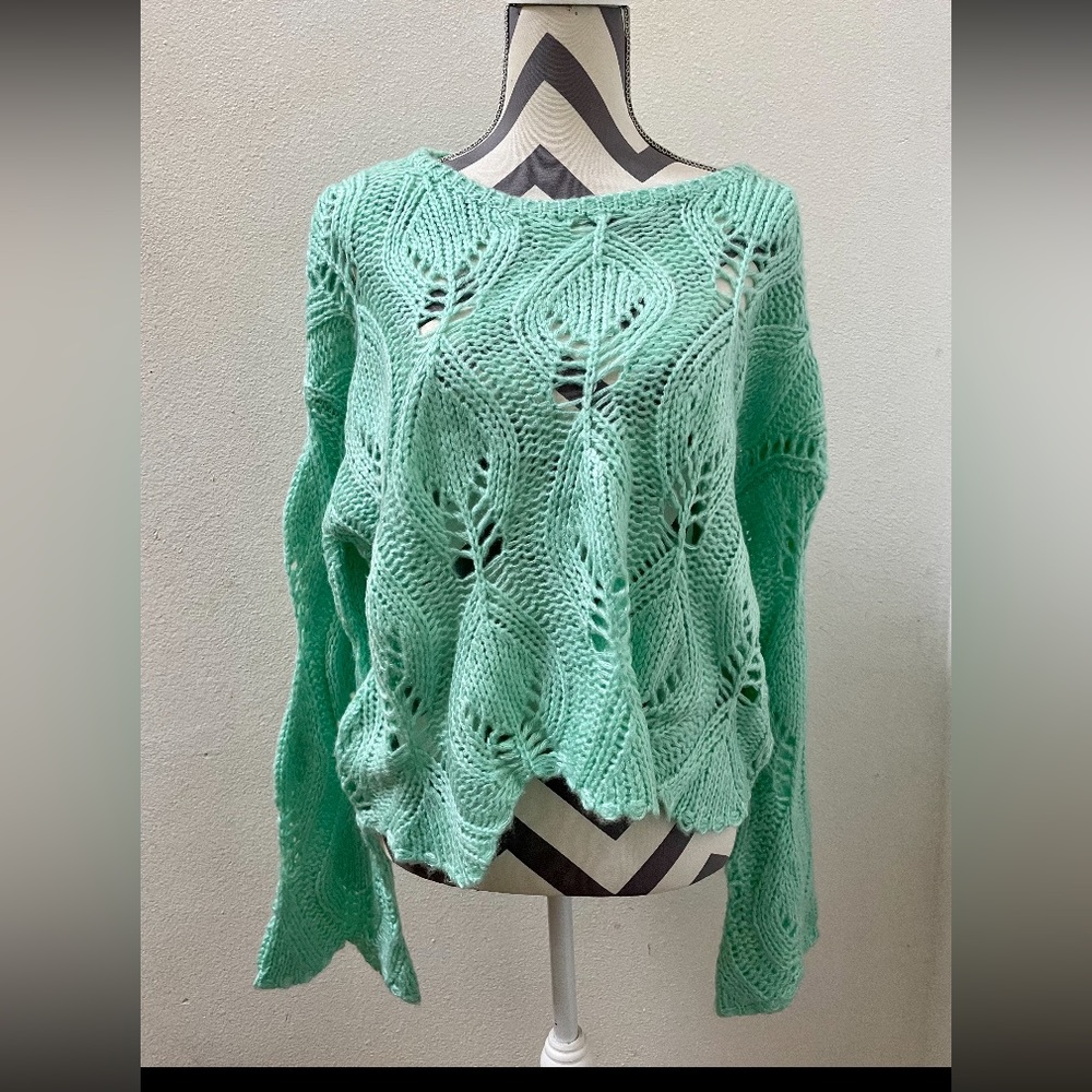 Fashion Nova Knit Sweater - Women’s Fashion Nova Pullover Sweater. Size Large